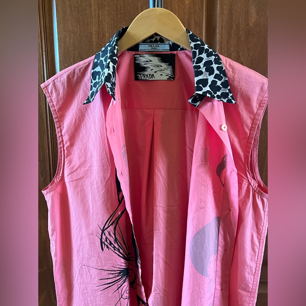Prada Top Sleeveless Button Down Shirt with Comics Print Pink Black Size 8 (44) - Picture 8 of 16